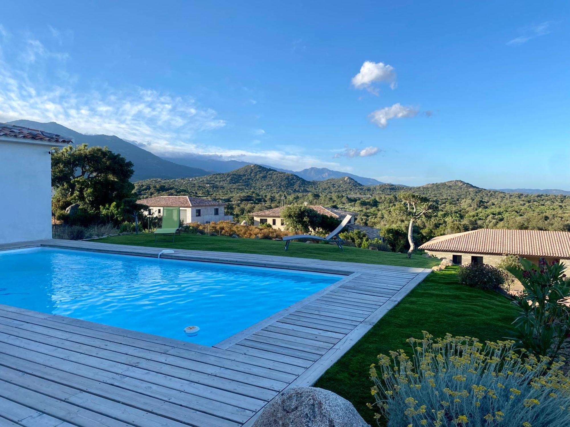 En A Vue Panoramique Sur Porto-vecchio ! Sotta